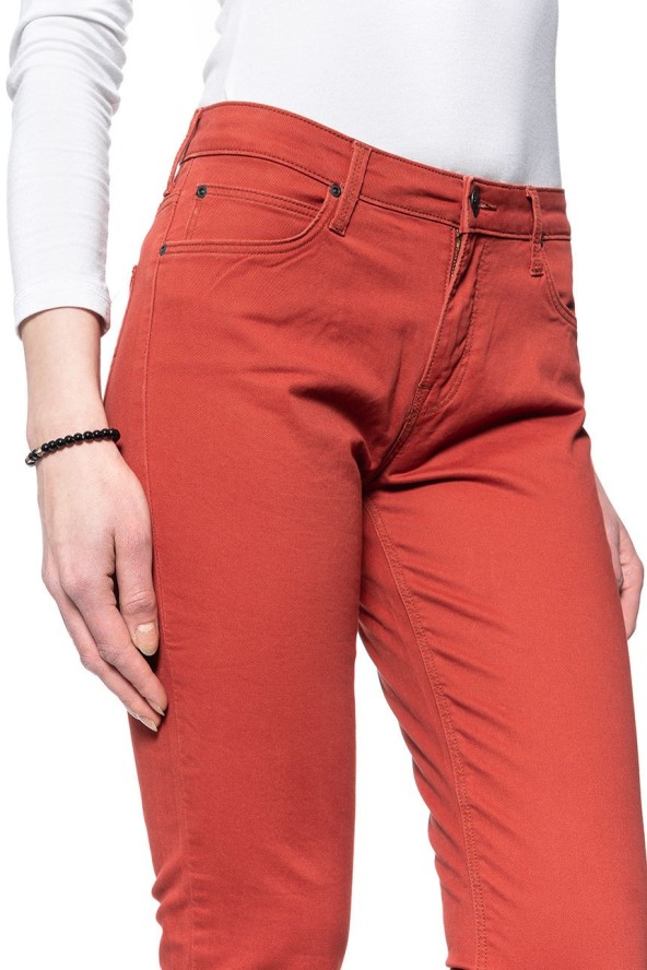 DAMSKIE SPODNIE MATERIAŁOWE LEE SLIM ELLY L305QX38 112106158