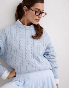 Damski sweter warkoczowy, luźny krój, z okrągłym dekoltem Club niebieski