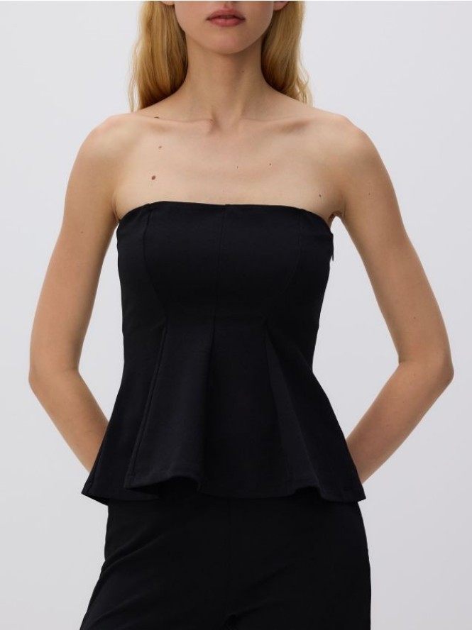 Krótki top z zakładkami - czarny