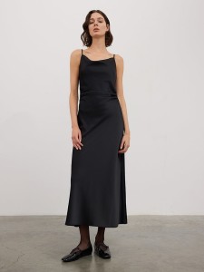 BGN Sukienka w kolorze czarnym rozmiar: 38