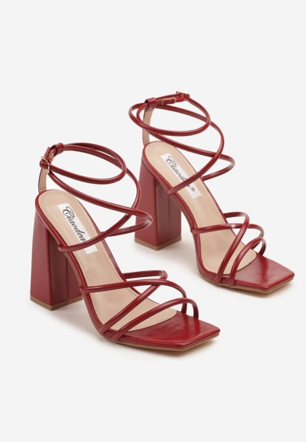 Bordowo-Czerwone Sandały na Słupku Ozdobione Kwadratowym Noskiem Nilusca