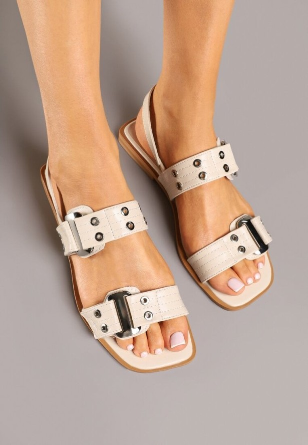 Beżowe Sandały z Nitami i Klamrami Tenanela