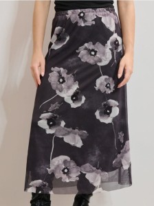 Spódnica midi w kwiaty - czarny