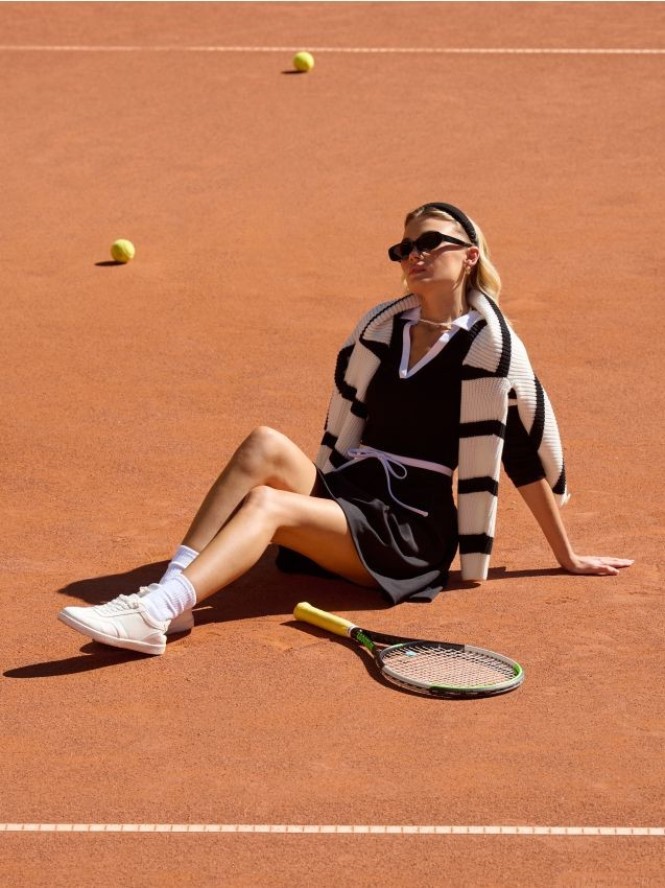 Krótki kardigan z dekoltem w serek - kremowy