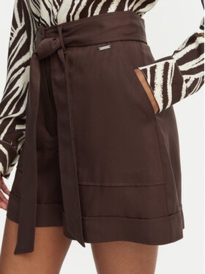 Guess Szorty materiałowe W5GD1R WG4C2 Brązowy ciemny Regular Fit