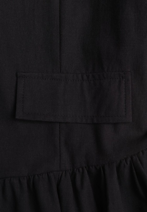 Czarna Rozkloszowana Sukienka Koszulowa z Bawełny i Wiskozy Zdobiona Klapami Gleta