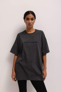 T-shirt typu oversize z HAFTEM w kolorze GRAPHITE - EAZY