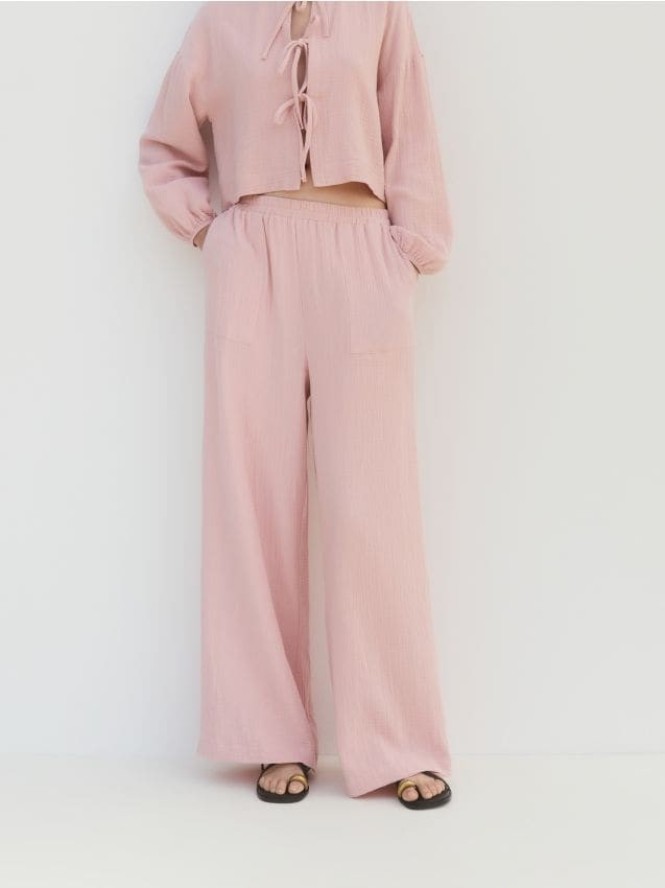Szerokie spodnie z muślinu - pastelowy róż