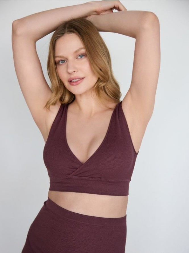 Bezszwowy top w stylu sportowym - brązowy