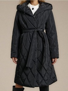 Pikowany płaszcz z kapturem - czarny