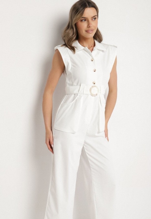 Biały Taliowany Kombinezon z Guzikami i Cyrkoniami Lumalise