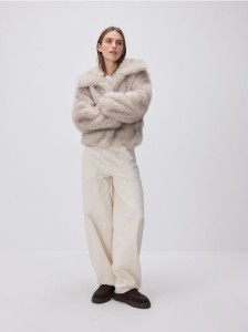 Sztuczne futerko z kołnierzem - jasnoszary