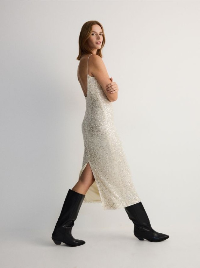 Cekinowa sukienka midi - srebrny