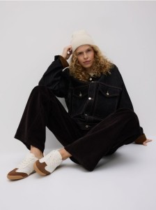 Sneakersy z kontrastowymi elementami - wielobarwny