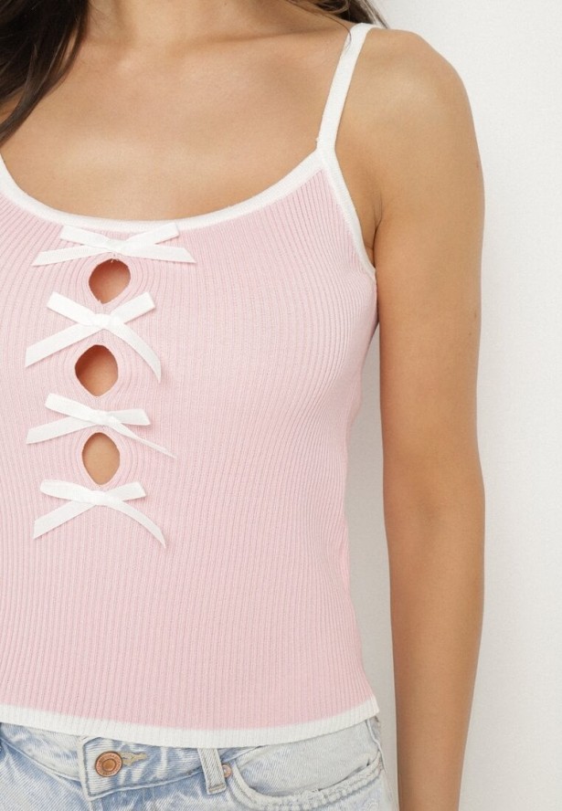Różowy Prążkowany Top z Ozdobnymi Kokardami Evilellis