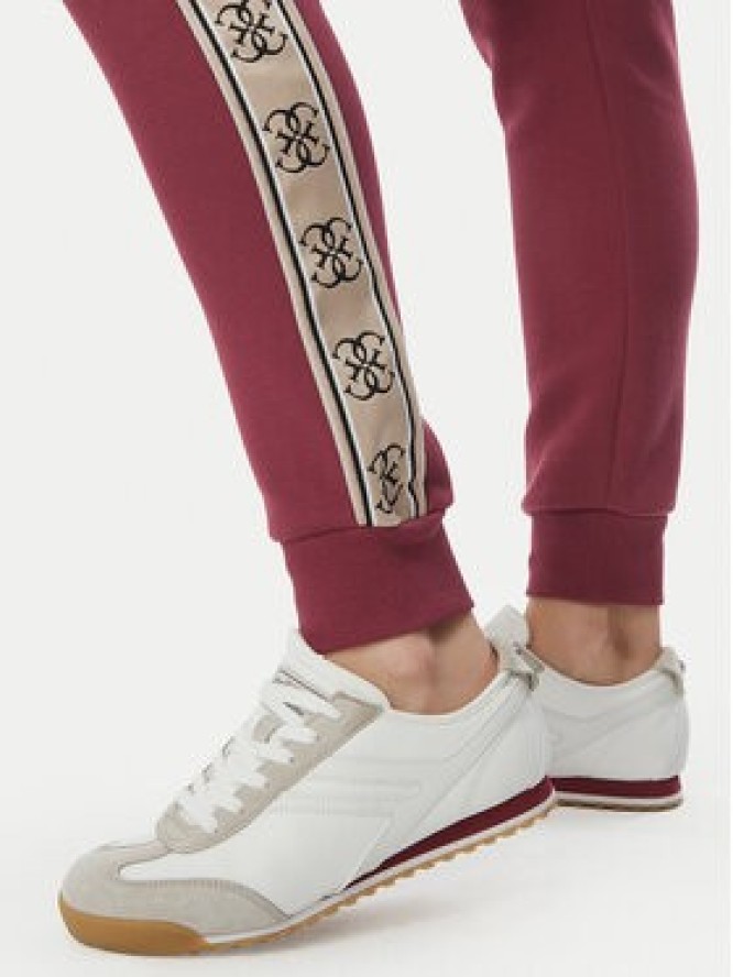 Guess Spodnie dresowe V2YB15 KB3P2 Różowy ciemny Regular Fit