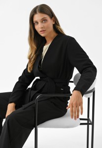 Czarny żakiet JB-MIRELLA