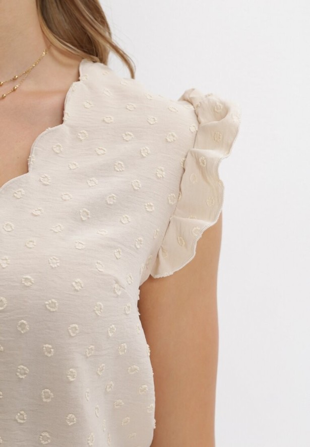 Beżowa Bluzka Top z Tkaniny Plumeti z Falbankami przy Ramionach Fatalie