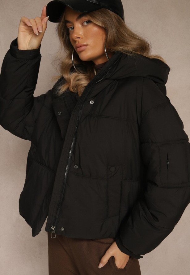 Czarna Kurtka Puffer z Pikowaniem Kapturem i Kieszonką przy Rękawie Galeida