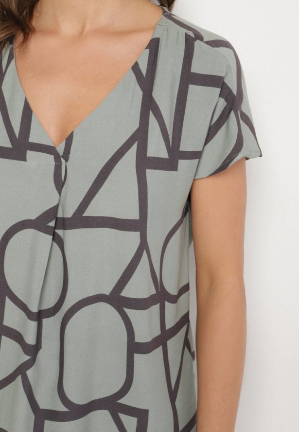 Ciemnozielona Bluzka z Wiskozy o Kroju Typu Nietoperz z Krótkim Rękawem Kosirelia