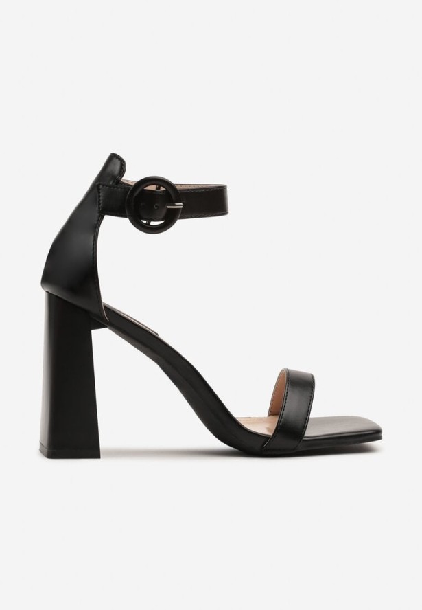 Czarne Sandały na Kwadratowym Słupku z Okrągła Sprzączką i Paskiem wokół Kostki Soralise