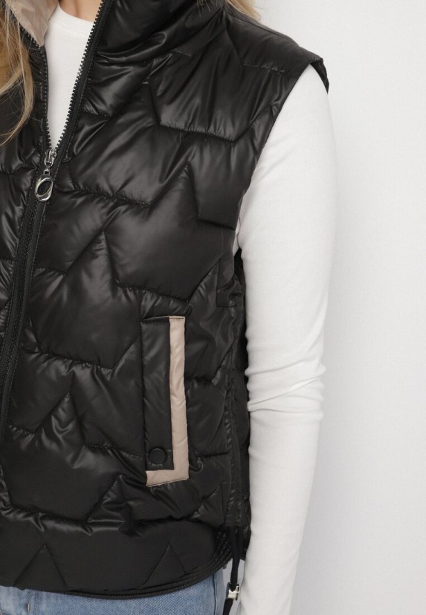 Czarna Kamizelka ze Stójką i Ściągaczami Zdobiona Eleganckim Pikowaniem Sarilna