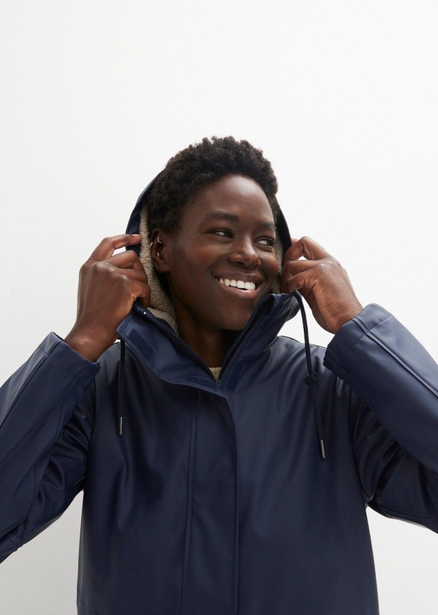 Kurtka przeciwdeszczowa z nieprzemakalnego materiału, na podszewce z polaru baranka