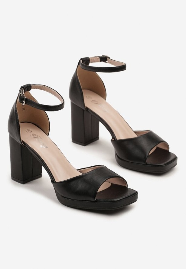 Czarne Sandały na Słupku z Paskiem przy Kostce Tanania