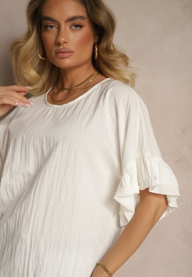 Biała Bluzka z Wiskozą o Kroju Nietoperza Ozdobiona Falbankami Ranova