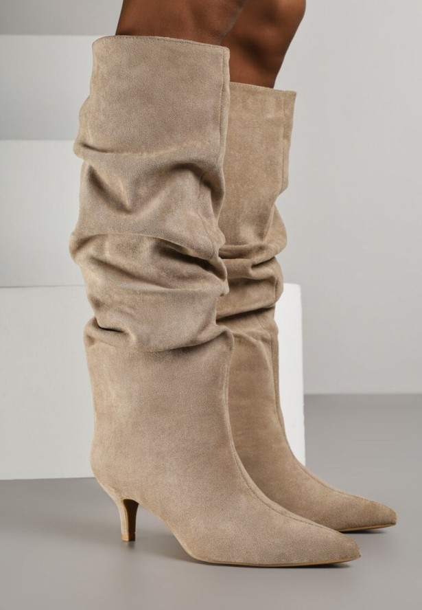 Ciemnobeżowe Marszczone Kozaki na Obcasie Typu Kaczuszka Alevitte