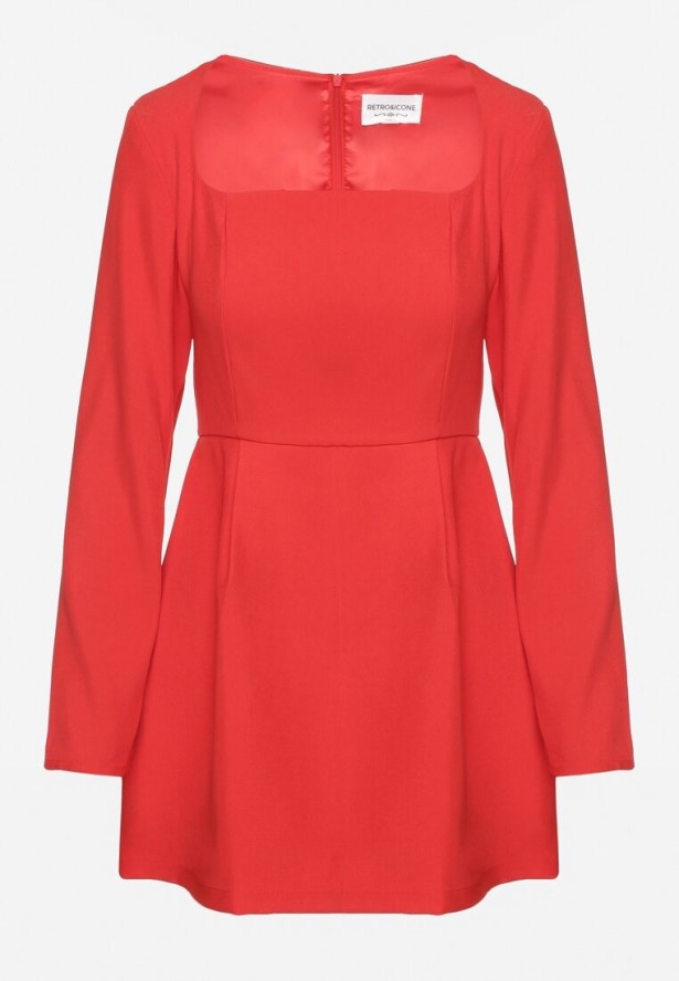 Czerwona Sukienka Taliowana z Kwadratowym Dekoltem Jelzemis