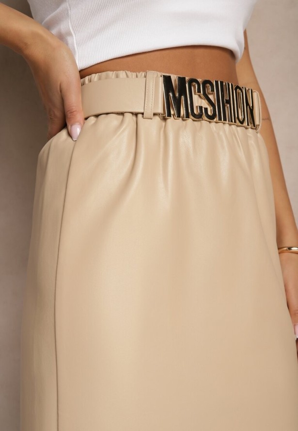 Jasnobeżowa Dopasowana Spódnica z Imitacji Skóry i Klamerką Poornam