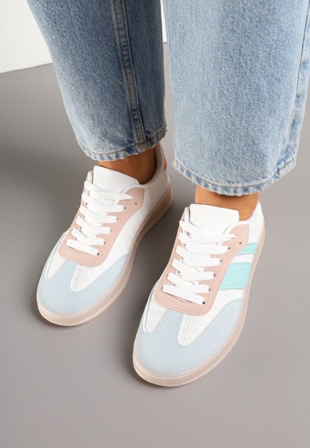 Biało-Niebieskie Sneakersy Typu Tenisówki z Ozdobnymi Paskami Amodelle