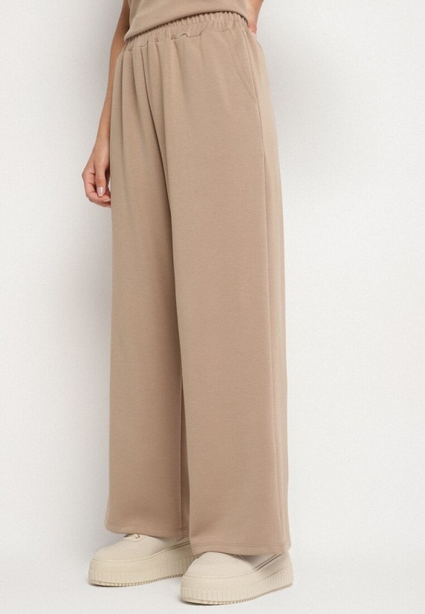 Jasnobeżowy Komplet z Wiskozą Koszulka z Usztywnionymi Ramionami i Szerokie Spodnie Nevisari