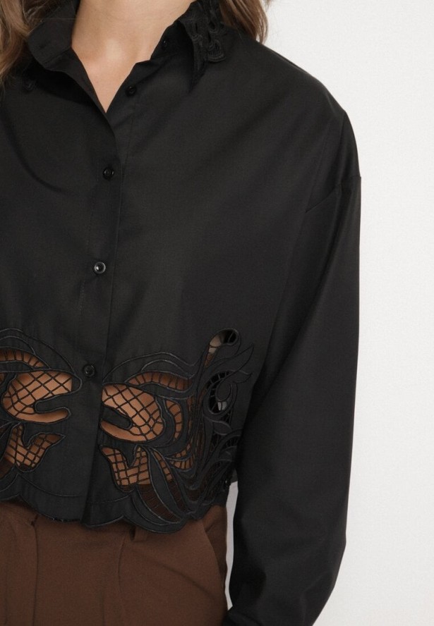 Czarna Krótka Koszula Oversize z Wiskozą Zdobiona Ażurowymi Wstawkami Calbia