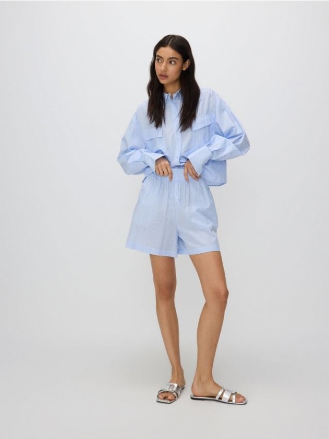 Bawełniane szorty z aplikacjami - jasnoniebieski