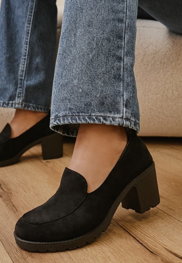 Czarne Półbuty na Słupku i Niskiej Platformie w Stylu Mokasynów Molana