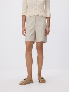 Szorty z kantem - beżowy