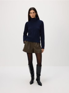 Sweter z warkoczowym splotem - granatowy