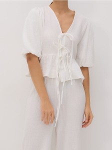 Muślinowa bluzka z wiązaniem - biały