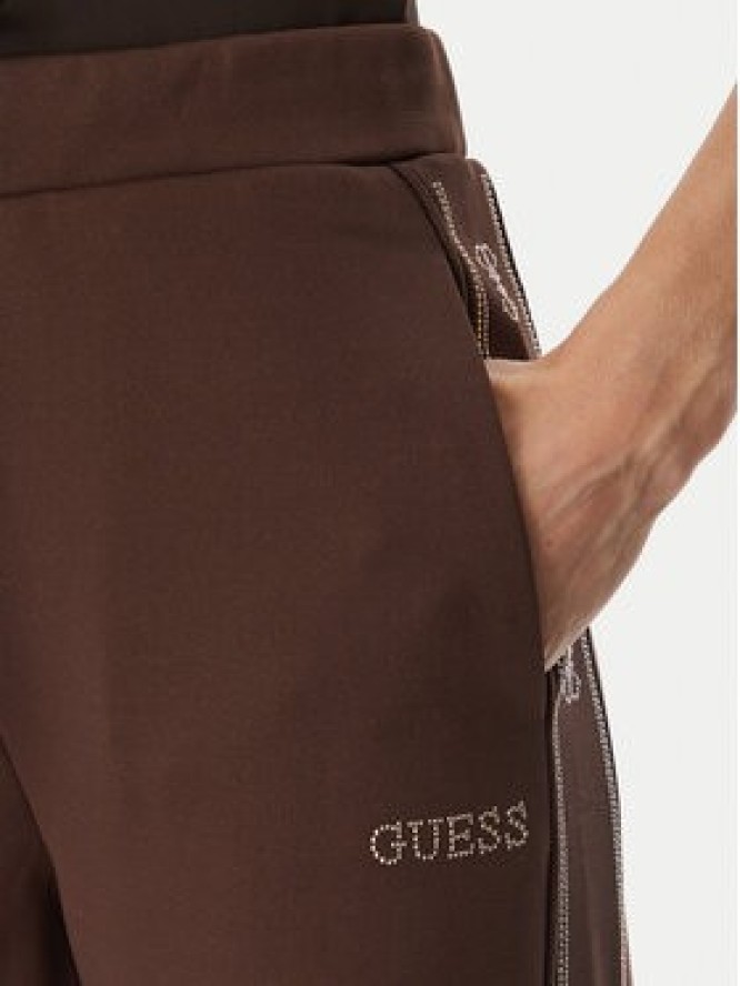 Guess Spodnie dresowe V5BB12 KCX22 Brązowy Regular Fit