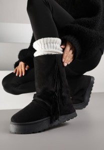 Czarne Botki Śniegowce z Wywiniętą Cholewką Zdobioną Frędzlami Sewela