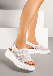 Białe Sandały na Tłoczonej Podeszwie z Ażurową Cholewką Tanalisse