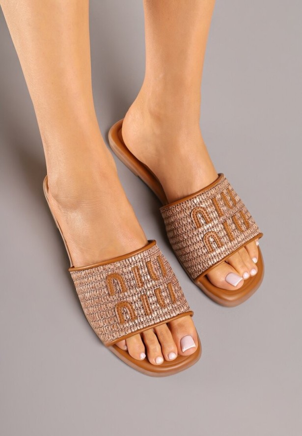 Brązowe Klapki na Płaskiej Podeszwie Zdobione Plecionką Zarivea