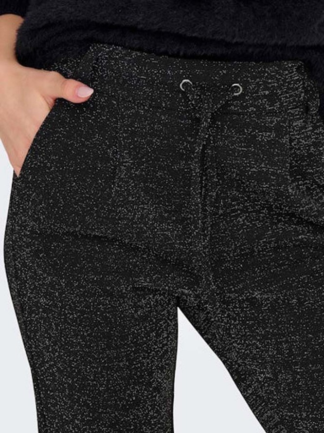 ONLY Spodnie dresowe w kolorze czarnym rozmiar: M/L32