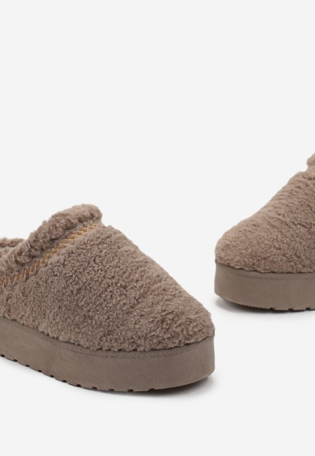 Ciemnobeżowe Wsuwane Kapcie na Platformie z Ozdobnym Haftem Olisia