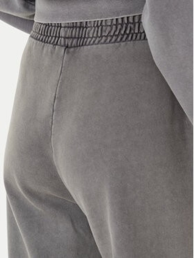 Guess Spodnie dresowe V5RB17 KCOS1 Szary Regular Fit