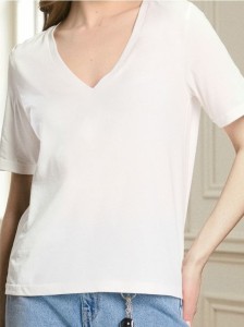 Bawełniana koszulka z dekoltem V - kremowy