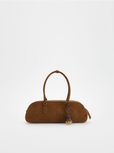 Zamszowa torebka z zawieszką - brązowy