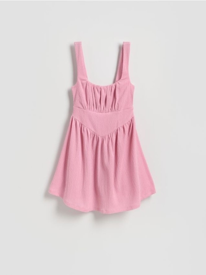 Kreszowana sukienka mini - brudny róż